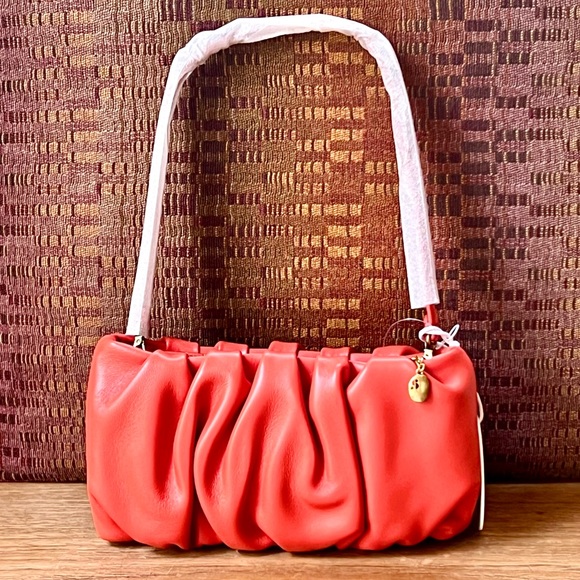 🌺🎉HP🎉🌺 NWT Staud Ruched Leather Bean Bag Blood Orange - Picture 2 of 16